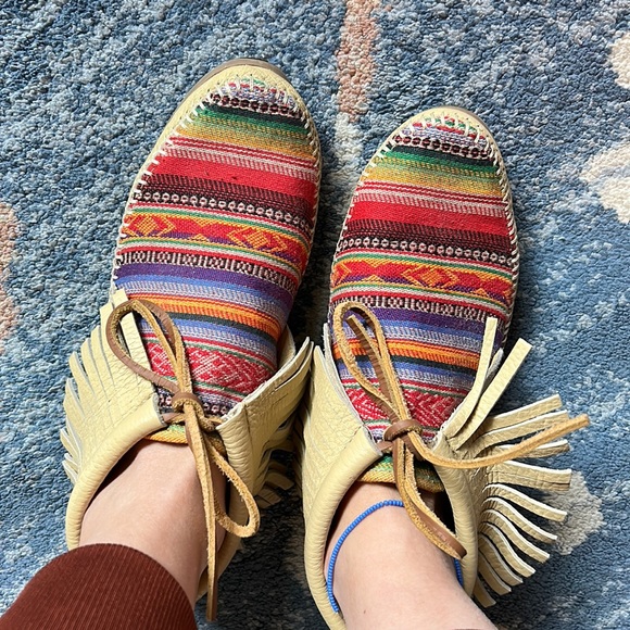 Minnetonka Moccasins - Size 7 - Picture 1 of 3